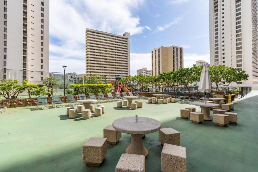 Waikiki Banyan W-Ocean Views With Free Parking! Apartman Honolulu Kültér fotó