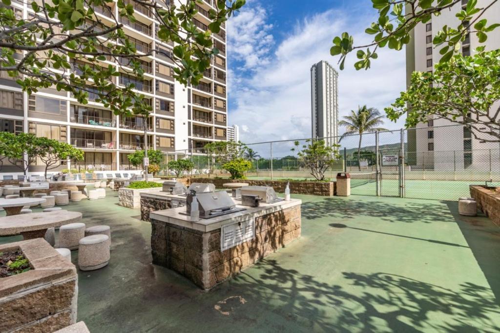 Waikiki Banyan W-Ocean Views With Free Parking! Apartman Honolulu Kültér fotó